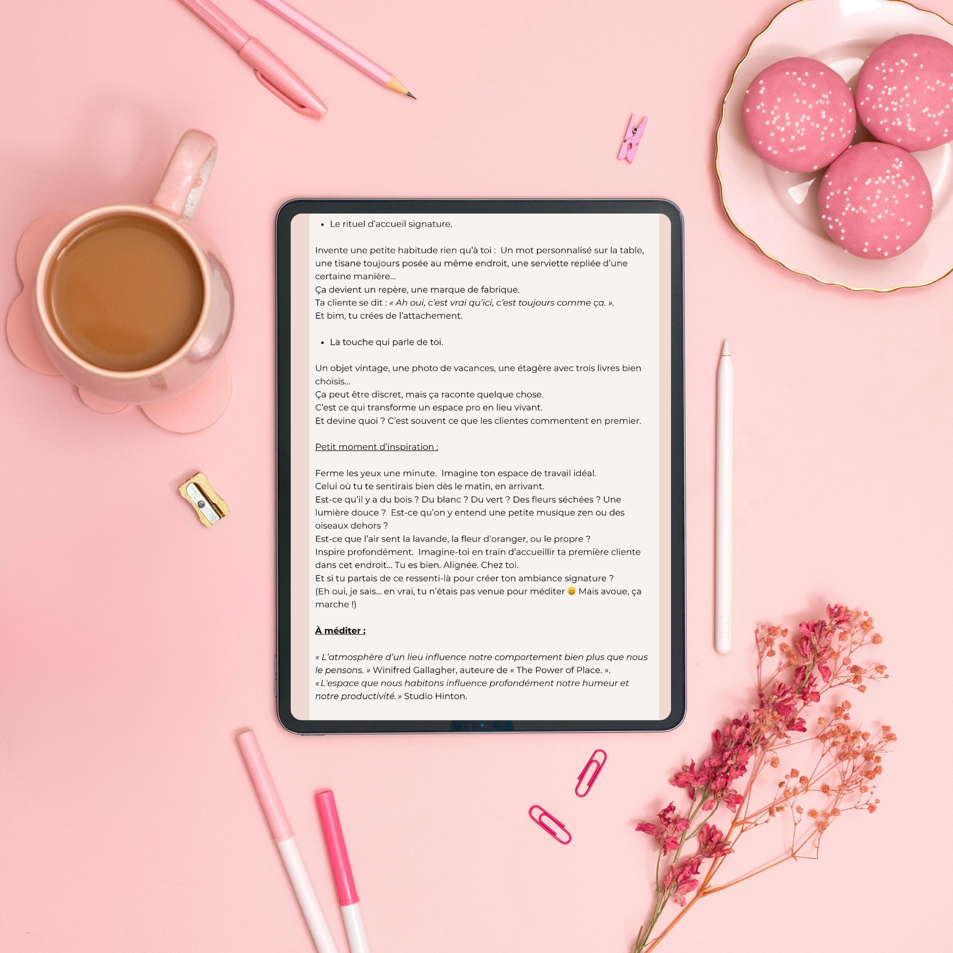 Aperçu du guide Beauté & Succès affiché sur tablette – extrait du contenu avec conseils professionnels pour esthéticiennes, prothésistes ongulaires et techniciennes de cils et sourcils.